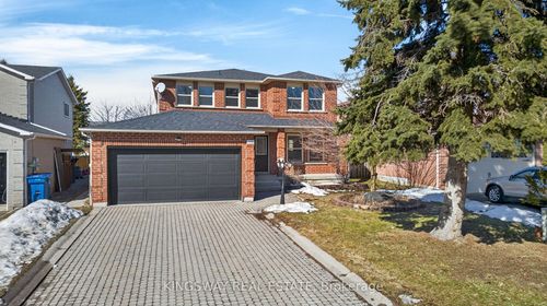 325 Salisbury Lane, Newmarket, ON, L3Y8A6 | Card Image