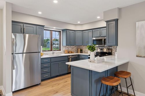 705 Highland Dr, New Prague, MN, 56071-2145 | Card Image