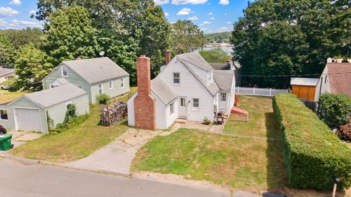 4 Riverview Pl, Quaker Hill, CT, 06375-1526 | Card Image