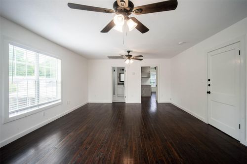 2-1911 Forest Hill Blvd, Houston, TX, 77023-2515 | Card Image