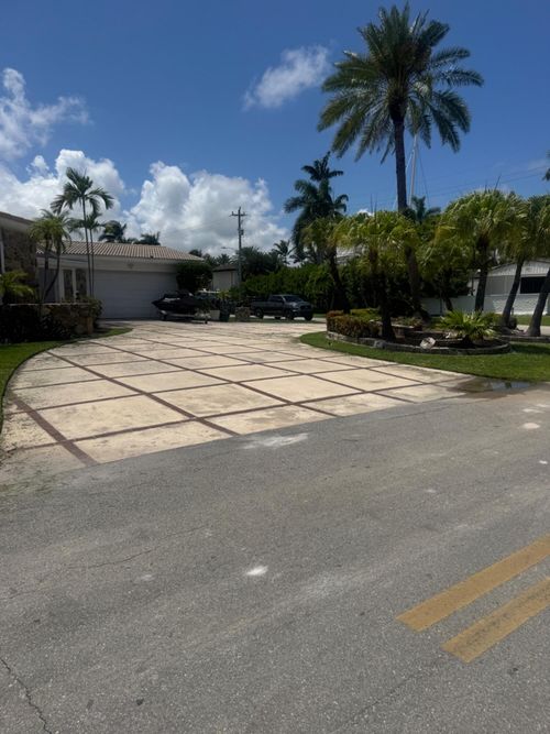 600 Hibiscus Dr, Hallandale Beach, FL, 33009-6512 | Card Image