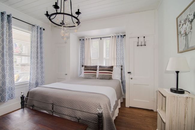 113 W Creek St, House other with 3 bedrooms, 2 bathrooms and null parking in Fredericksburg TX | Image 13