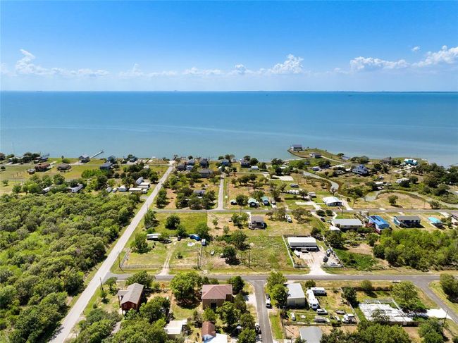 127 Metzwright Dr, House other with 4 bedrooms, 2 bathrooms and null parking in Anahuac TX | Image 28