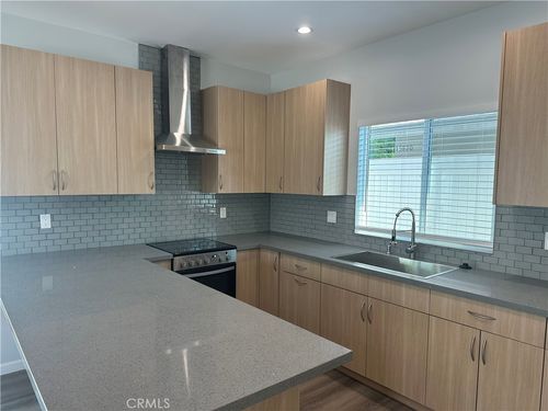 15522 Tupper St, North Hills, CA, 91343-3216 | Card Image
