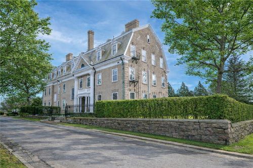 7-1 Oakwood Ter, Newport, RI, 02840-3376 | Card Image