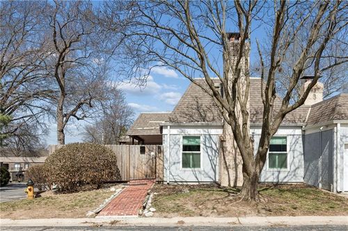 8741 Riggs Cir, Overland Park, KS, 66212-1281 | Card Image