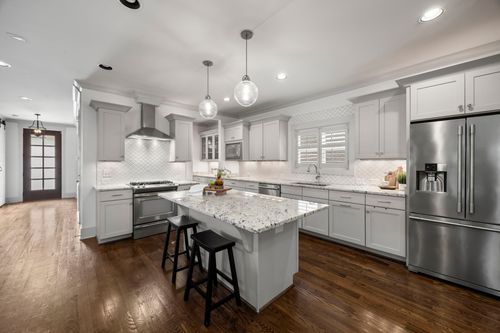802 Montrose Ave, Nashville, TN, 37204-2622 | Card Image