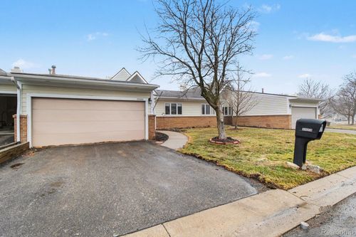 35050 Hillside Dr, Farmington Hills, MI, 48335-2514 | Card Image