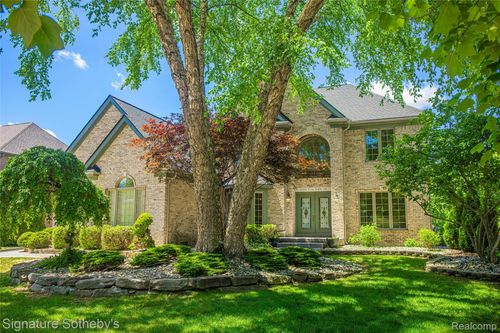 6925 Elm Park Dr, Troy, MI, 48098-1944 | Card Image