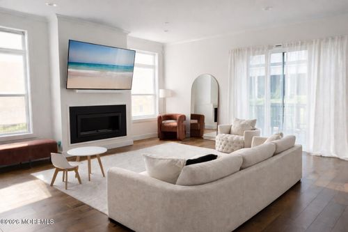 2 Valiant Ct, Middletown, NJ, 07748-3582 | Card Image