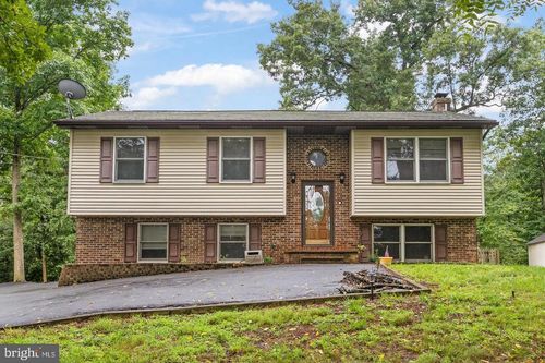 1226 Lakeview Dr, CROSS JUNCTION, VA, 22625-2523 | Card Image