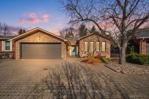 17 April Gardens, Aurora, ON, L4G4R7 | Card Image