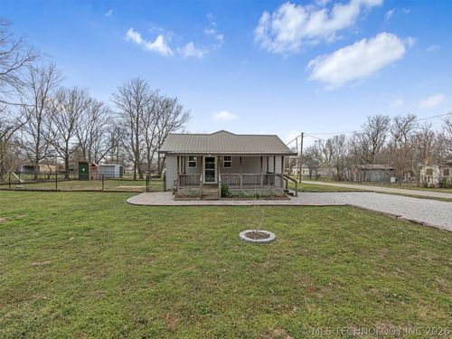 806 S Hickory St, Nowata, OK, 74048-4214 | Card Image