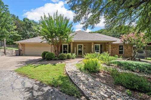 4000 Fox Ridge Rd, Lorena, TX, 76655-5523 | Card Image
