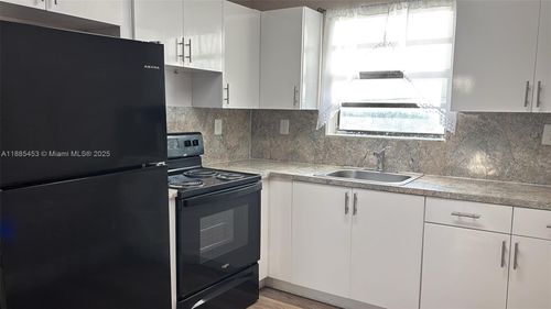 apt-18-16118 Ne 21st Ave, North Miami Beach, FL, 33162-4909 | Card Image
