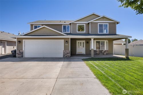 1055 July Ct, Moses Lake, WA, 98837-8856 | Card Image
