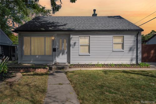 10320 Troy St, Oak Park, MI, 48237-2945 | Card Image