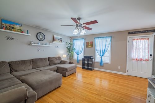 61 Brookfield Cir, Winchester, TN, 37398-2598 | Card Image