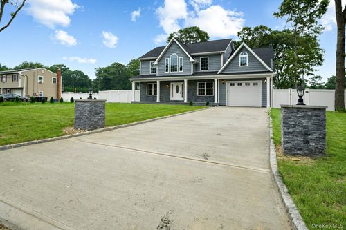37 Pentmoor Dr, Mastic, NY, 11950-1605 | Card Image