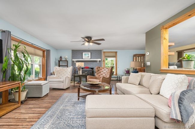 Living Room | Image 7