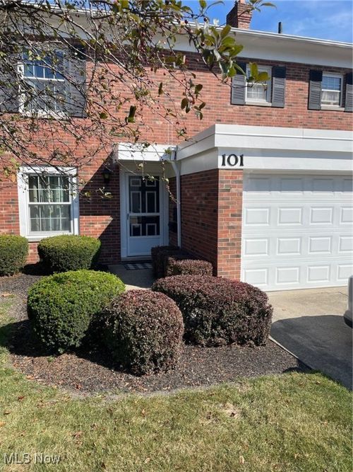 101 Chatham Way, Mayfield Heights, OH, 44124-2015 | Card Image
