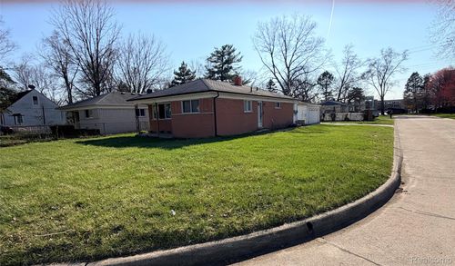 21053 Saint Francis St, Farmington Hills, MI, 48336-6160 | Card Image