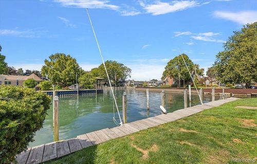 37697 Mast Ct, Harrison Twp, MI, 48045-2739 | Card Image