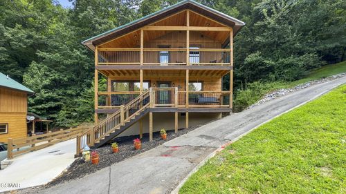 3217 Smoky Ridge Way, Sevierville, TN, 37862-7474 | Card Image