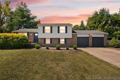 768 Flat Wood Dr, Clarksville, IN, 47129-1066 | Card Image