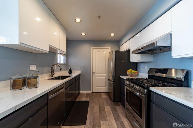 APT-1 - 981 Asilomar Ter, Townhouse with 2 bedrooms, 3 bathrooms and 2 parking in Sunnyvale CA | Image 11