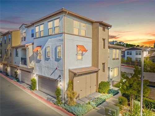 1851 Mesquite Way, Oceanside, CA, 92056-6434 | Card Image