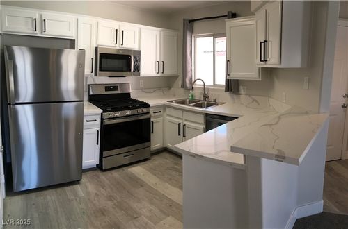 226-4555 E Sahara Ave, Las Vegas, NV, 89104-6364 | Card Image