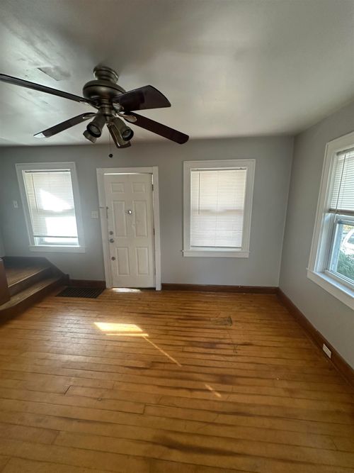 1900 Cadillac St, Flint, MI, 48504-4892 | Card Image