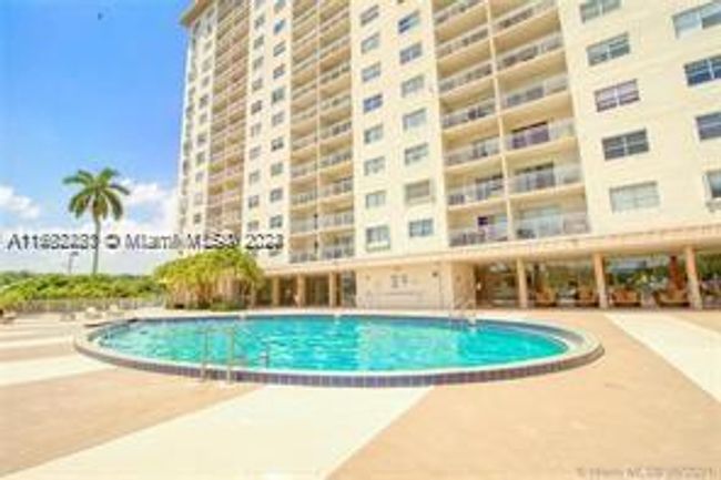 317 - 400 Kings Point Dr, Condo with 1 bedrooms, 1 bathrooms and null parking in Sunny Isles Beach FL | Image 21