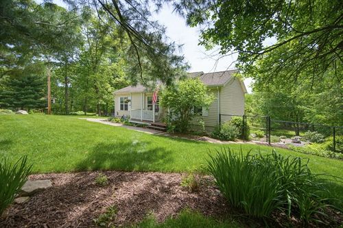 10 Southwick Rd, Sutton, MA, 01590-2301 | Card Image