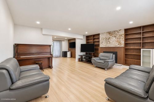 2129 Bowler Dr, Surrey, BC, V4A4V8 | Card Image