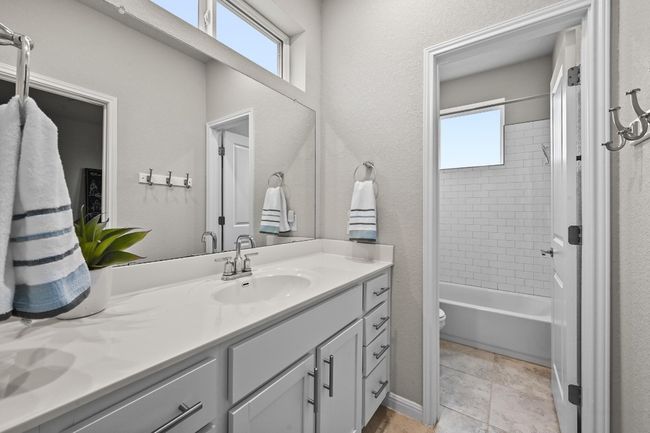 Full guest bathroom | Image 22