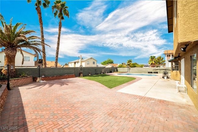 6373 Enchanting Ct, House other with 4 bedrooms, 3 bathrooms and null parking in Las Vegas NV | Image 6