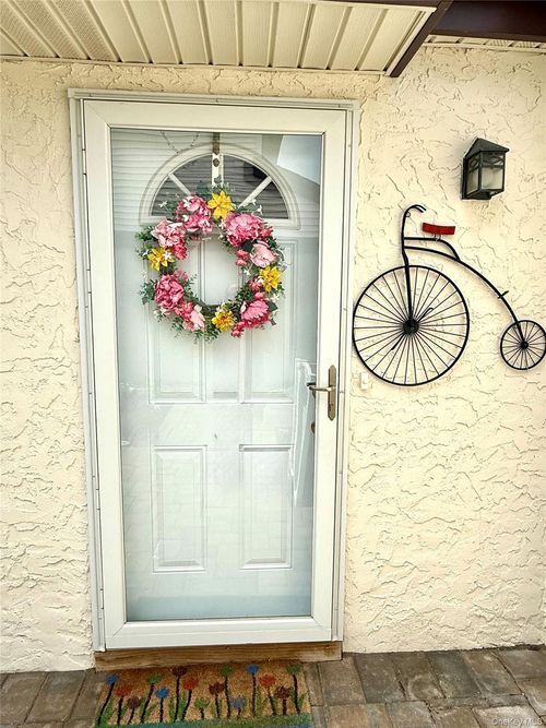 1305 Gotham Court W, Smithtown, NY, 11780 | Card Image