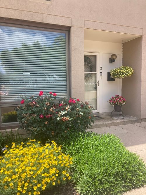 2 Oak Tree Ct, Elmhurst, IL, 60126-5231 | Card Image