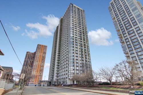 200 Old Palisade, Fort Lee, NJ, 07024 | Card Image