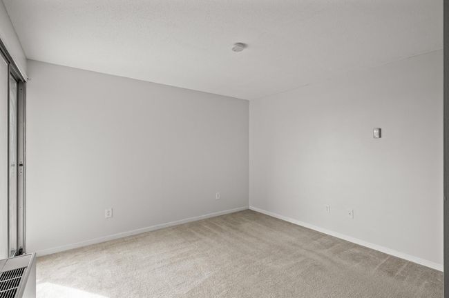 2nd bedroom without staging | Image 22