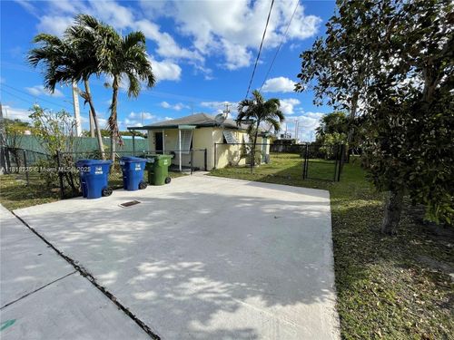 1016 Nw 1st Ave, Hallandale Beach, FL, 33009-2306 | Card Image