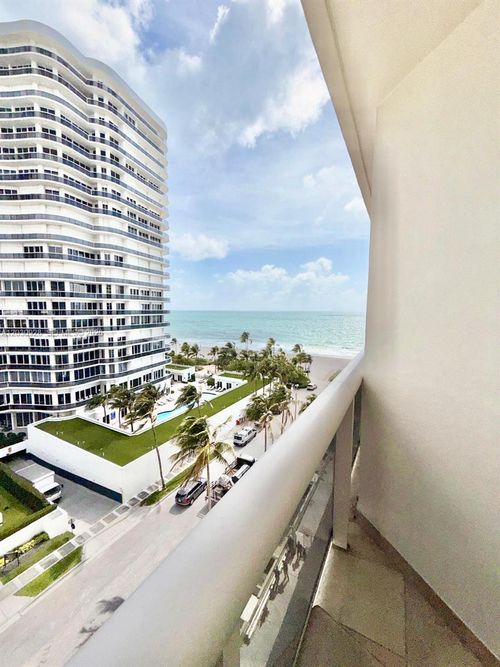 n2-g-9595 Collins Ave, Surfside, FL, 33154-2618 | Card Image