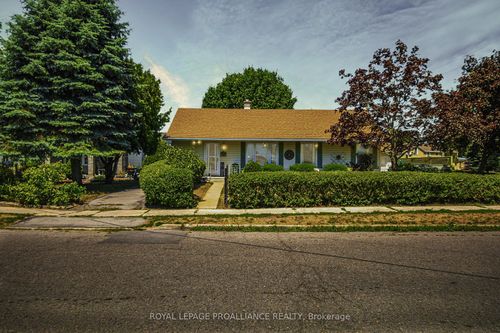 18 Jackson St, Trenton, ON, K8V1Z7 | Card Image