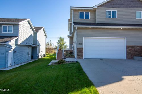 3250 E Capitol Ave, Bismarck, ND, 58501-2505 | Card Image