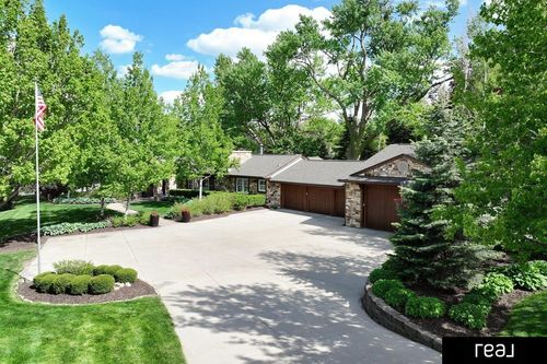 805 Ridgewood Ave, Omaha, NE, 68114-5361 | Card Image