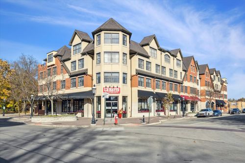 unit-3c-10 E Burlington St, Riverside, IL, 60546-2644 | Card Image