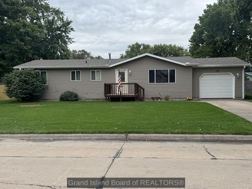 307 E 12th St, Wood River, NE, 68883-9130 | Card Image