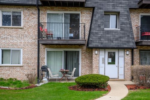 apt-2w-9452 Bay Colony Dr, Des Plaines, IL, 60016-3649 | Card Image